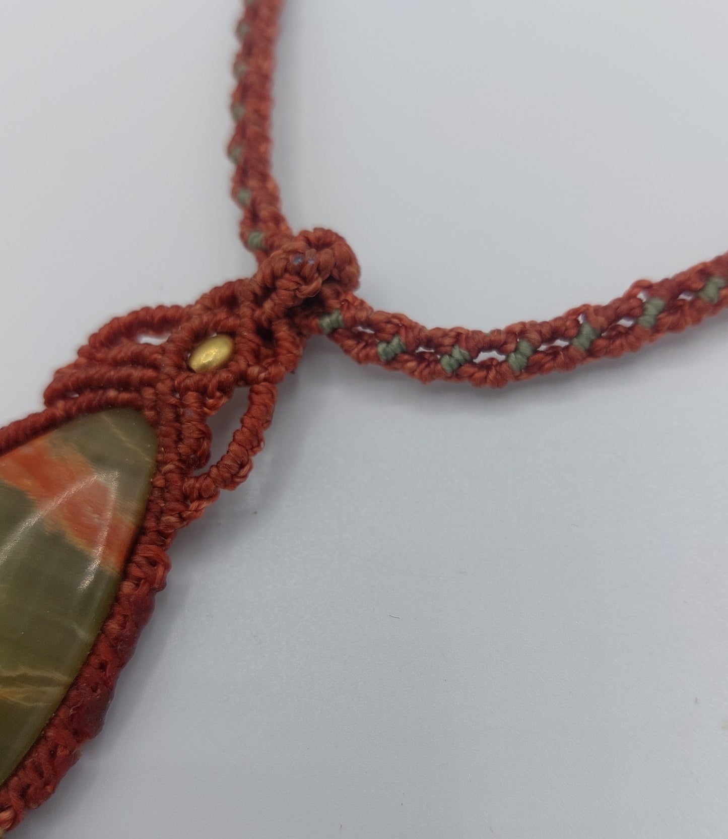 médaillon onyx verte - collier macramé