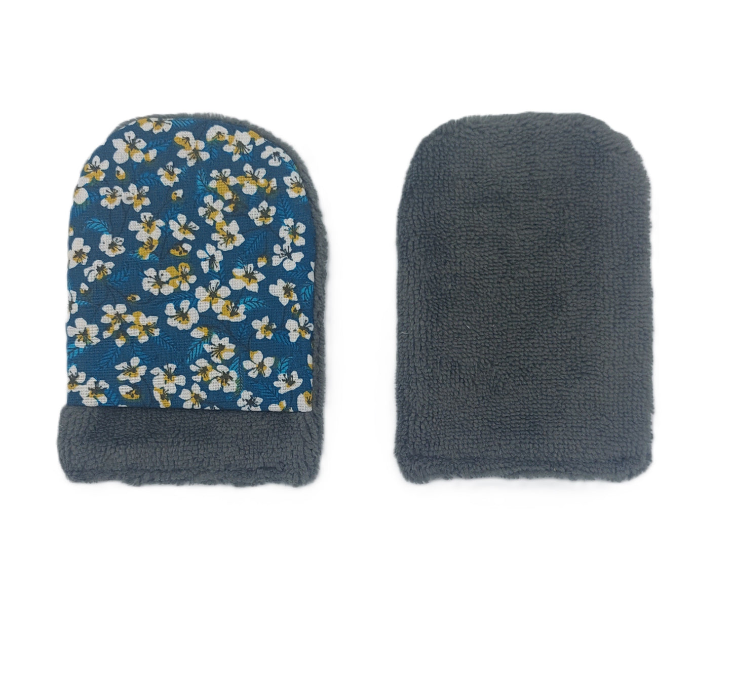 mini gant de voyage ou mini gant démaquillant tout doux en tissu éponge bambou doudou - fabriqué en haute-loire. accessoire de voyage , accessoire de cosmétique.