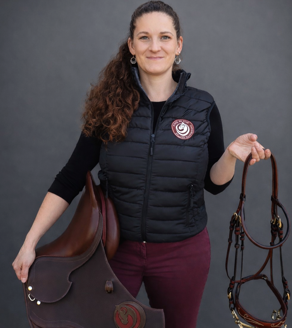 Gaelle Giordano - artisan selliere - harnacheur - Atelier Fleur de Cuir - Haute-Loire